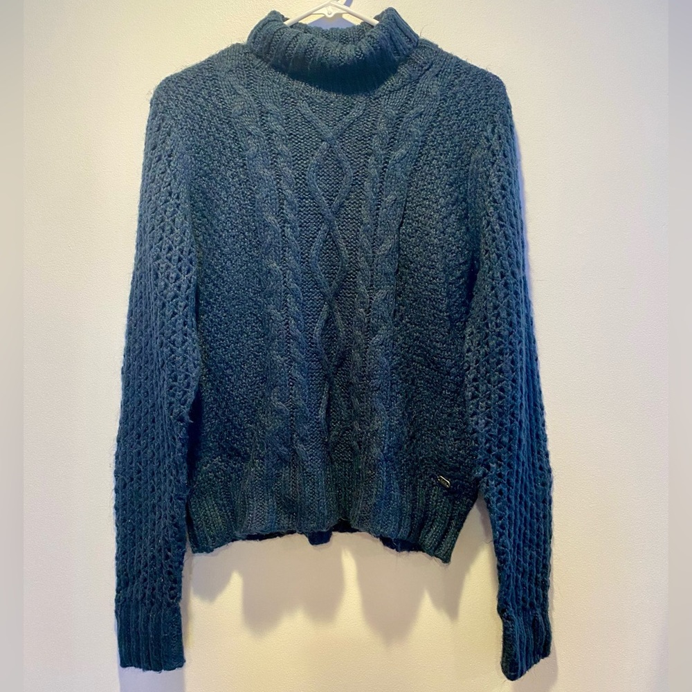 Carve Designs: sweater. Size medium.
